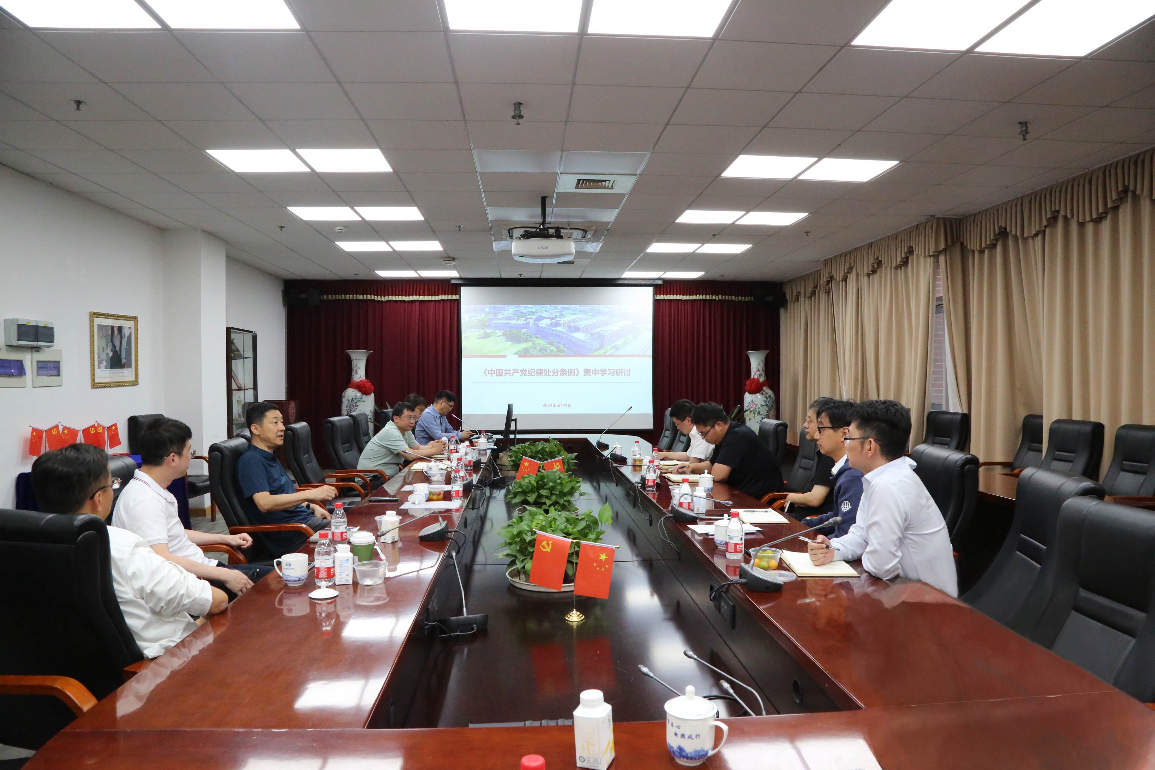 封面图 压缩.jpg 封面图 压缩.jpg